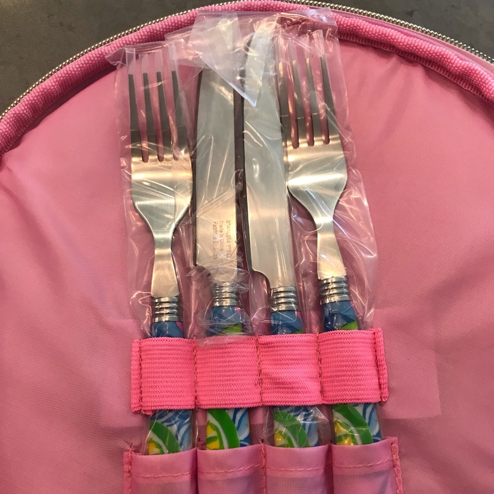 New Lilly Pulitzer picnic set + entertaining items - Picture 2 of 5